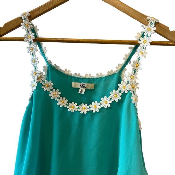 Light Green Floral Trim Lightweight Scoop Neck Flowy Chiffon Tiered Tank Top S - Picture 2 of 8